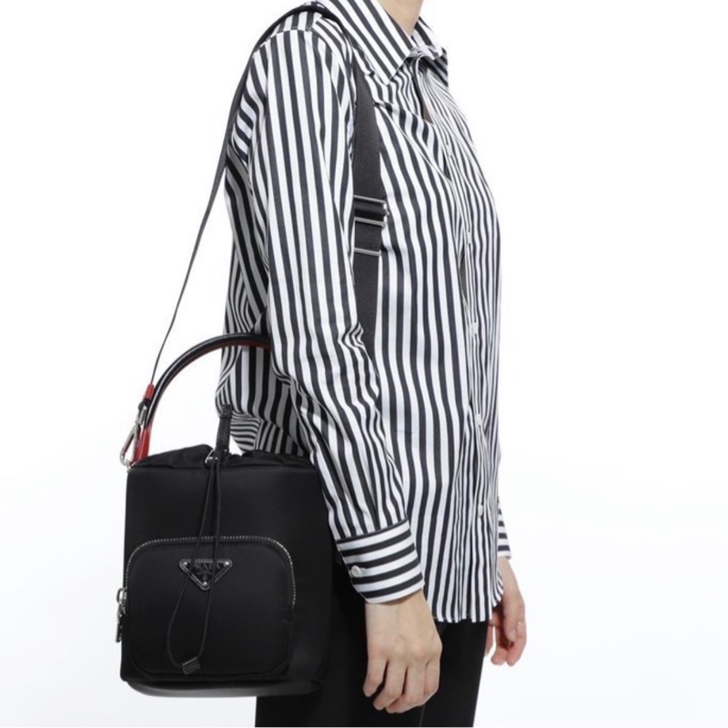 Prada 尼龍 水桶包 手提包 斜背包-35