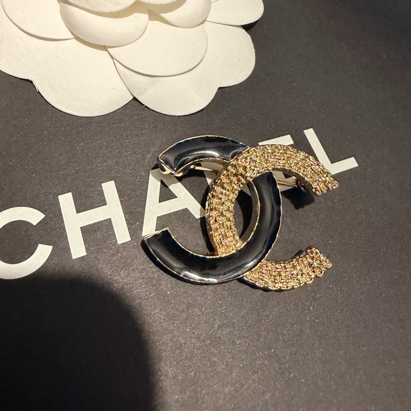 Chanel 香奈兒 24P 琺瑯拼浮雕胸針 金-1