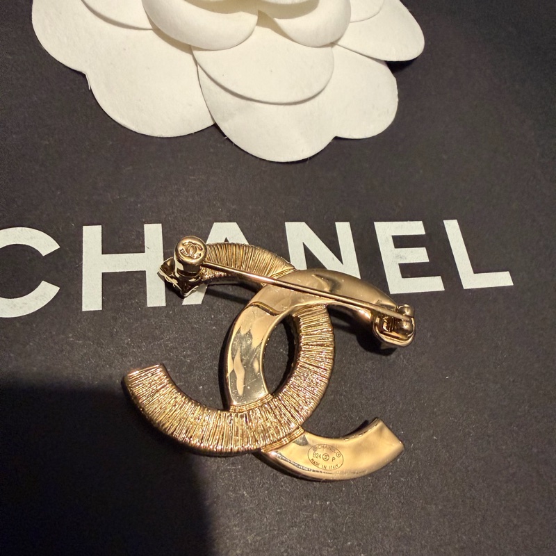 Chanel 香奈兒 24P 琺瑯拼浮雕胸針 金-9