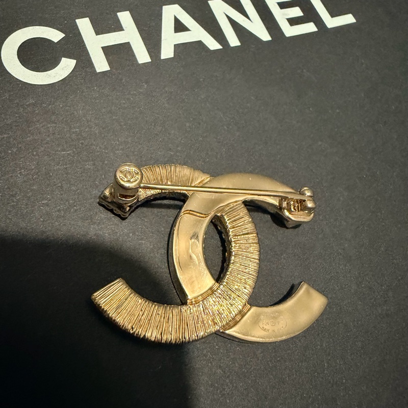 Chanel 香奈兒 24P 琺瑯拼浮雕胸針 金-14