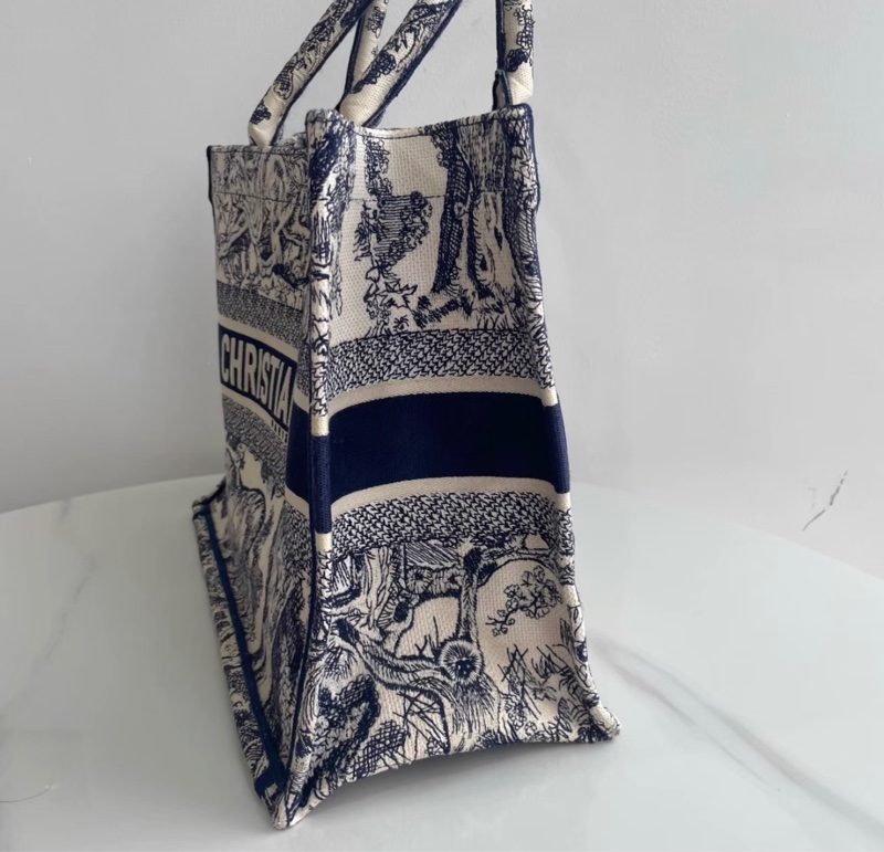 【97%新 ✨ 全網最低價！】Dior Book Tote動物園托特 中號 藍白配色-1