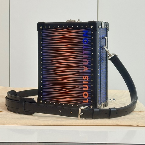 Lv M10258 Vertical Clutch Box 硬箱包