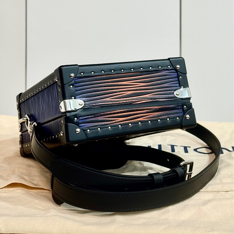 Lv M10258 Vertical Clutch Box 硬箱包-2