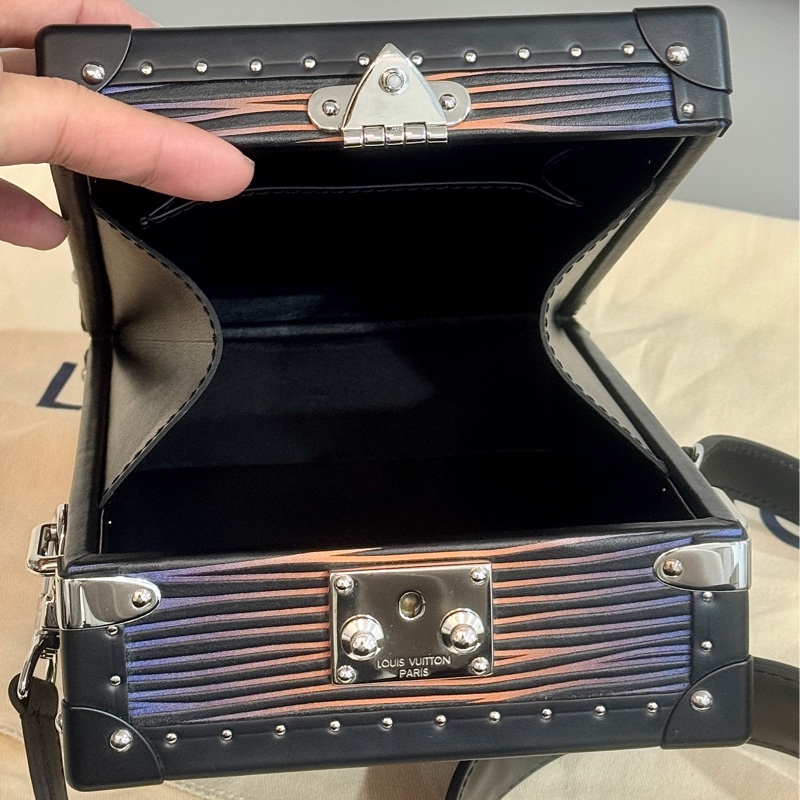 Lv M10258 Vertical Clutch Box 硬箱包-3