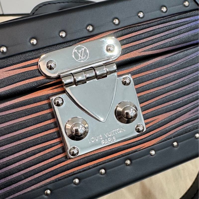 Lv M10258 Vertical Clutch Box 硬箱包-6