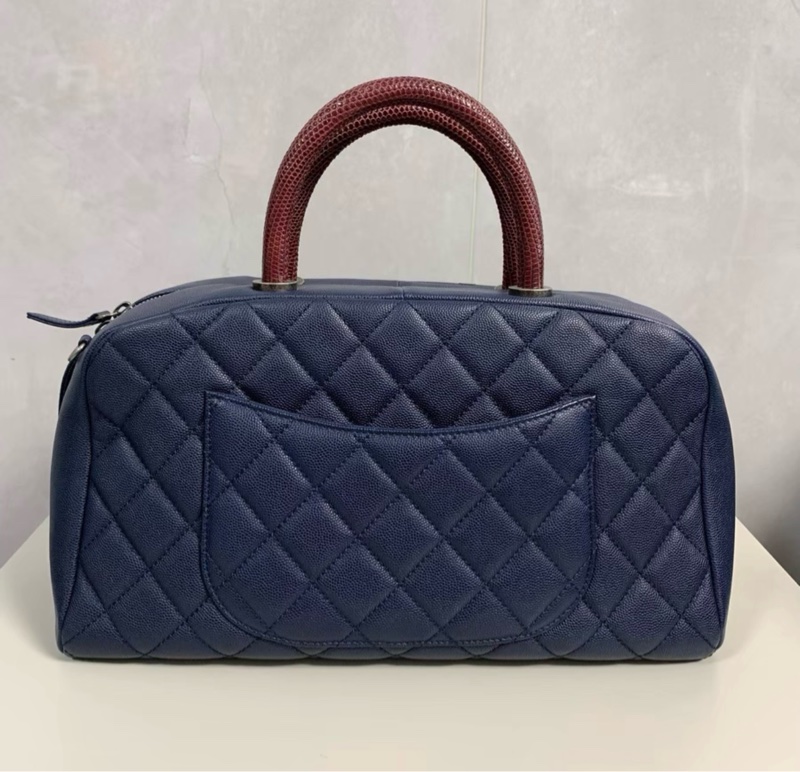 香奈兒chanel牛皮保齡球，午夜藍手提斜挎包，蜥蜴手柄23開-1