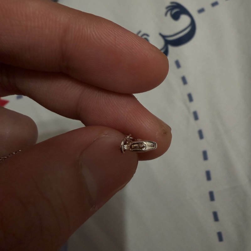 LV Silver Lockit 純銀吊墜項鍊,LV Silver Lockit 純銀項鍊(正品) 經典鎖頭設計,簡約好搭,男女皆宜。-4