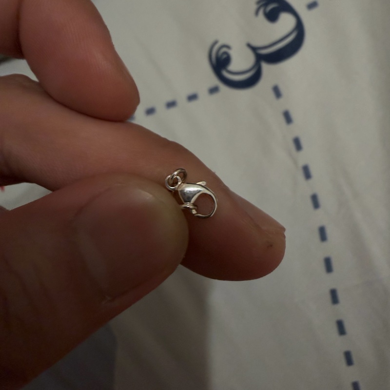 LV Silver Lockit 純銀吊墜項鍊,LV Silver Lockit 純銀項鍊(正品) 經典鎖頭設計,簡約好搭,男女皆宜。-5