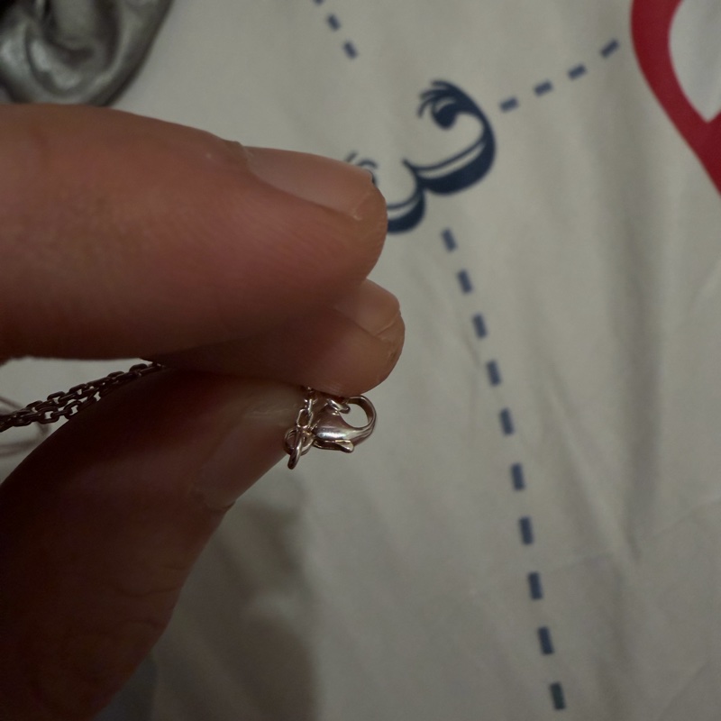 LV Silver Lockit 純銀吊墜項鍊,LV Silver Lockit 純銀項鍊(正品) 經典鎖頭設計,簡約好搭,男女皆宜。-10