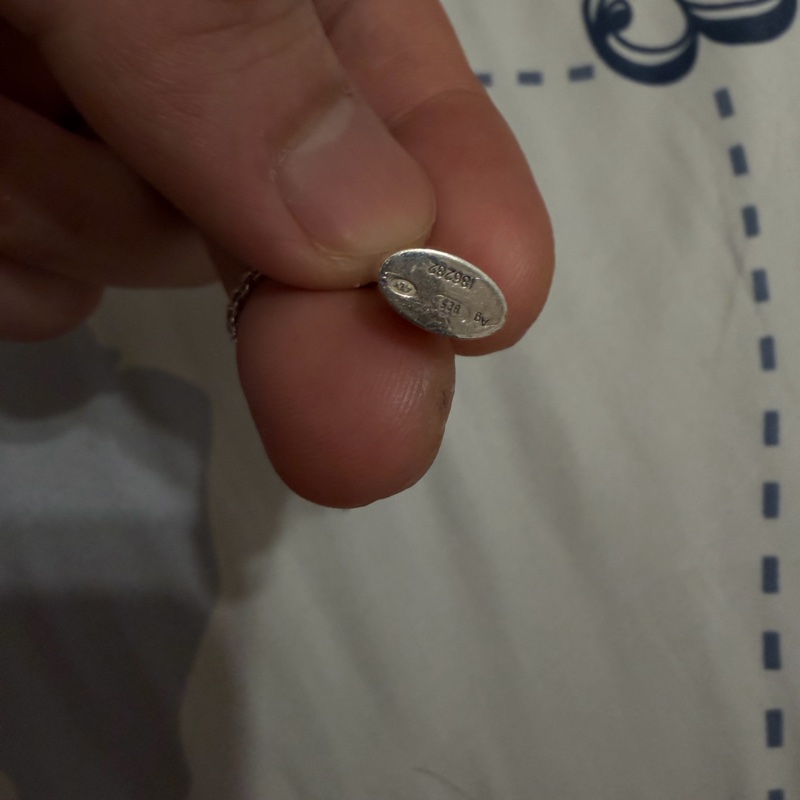 LV Silver Lockit 純銀吊墜項鍊,LV Silver Lockit 純銀項鍊(正品) 經典鎖頭設計,簡約好搭,男女皆宜。-13