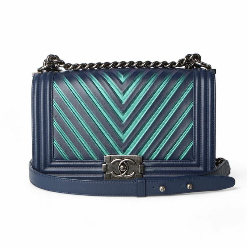 【包稅】CHANEL A67086 小牛皮人字紋 Boy 包 中號 銀色 32324--0