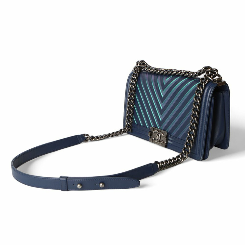 【包稅】CHANEL A67086 小牛皮人字紋 Boy 包 中號 銀色 32324--1