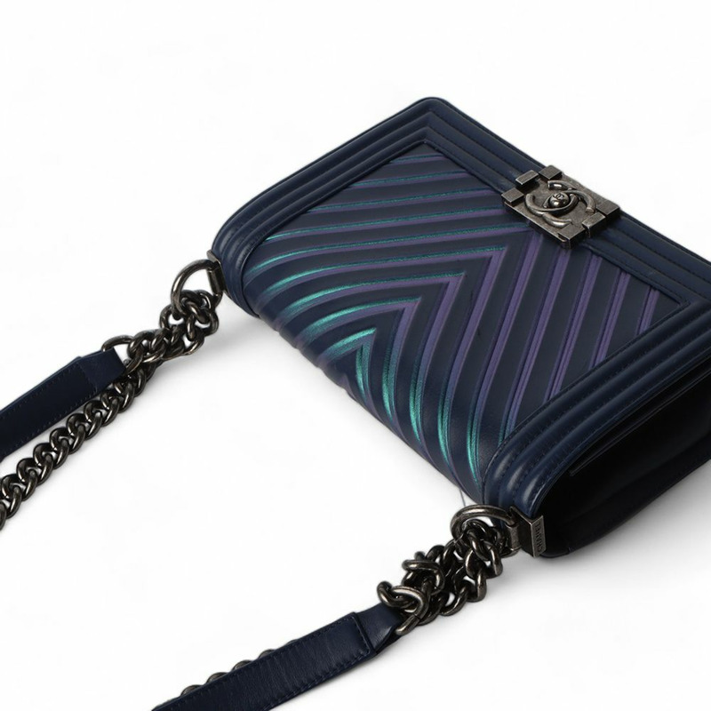 【包稅】CHANEL A67086 小牛皮人字紋 Boy 包 中號 銀色 32324--5