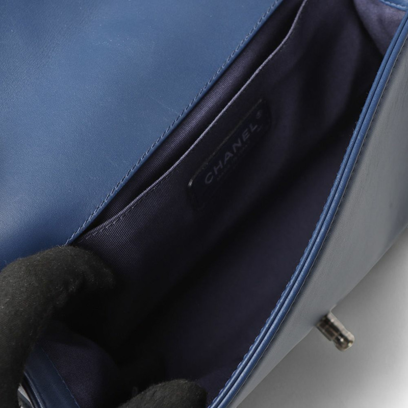 【包稅】CHANEL A67086 小牛皮人字紋 Boy 包 中號 銀色 32324--6