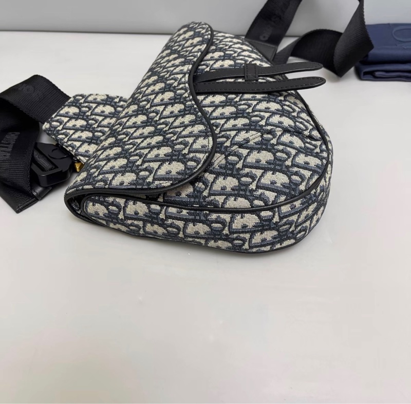 #24年閒置品 #全網最甜💰 Dior刺繡滿版馬鞍斜挎包 芯片款-6