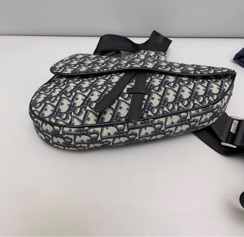 #24年閒置品 #全網最甜💰 Dior刺繡滿版馬鞍斜挎包 芯片款-7