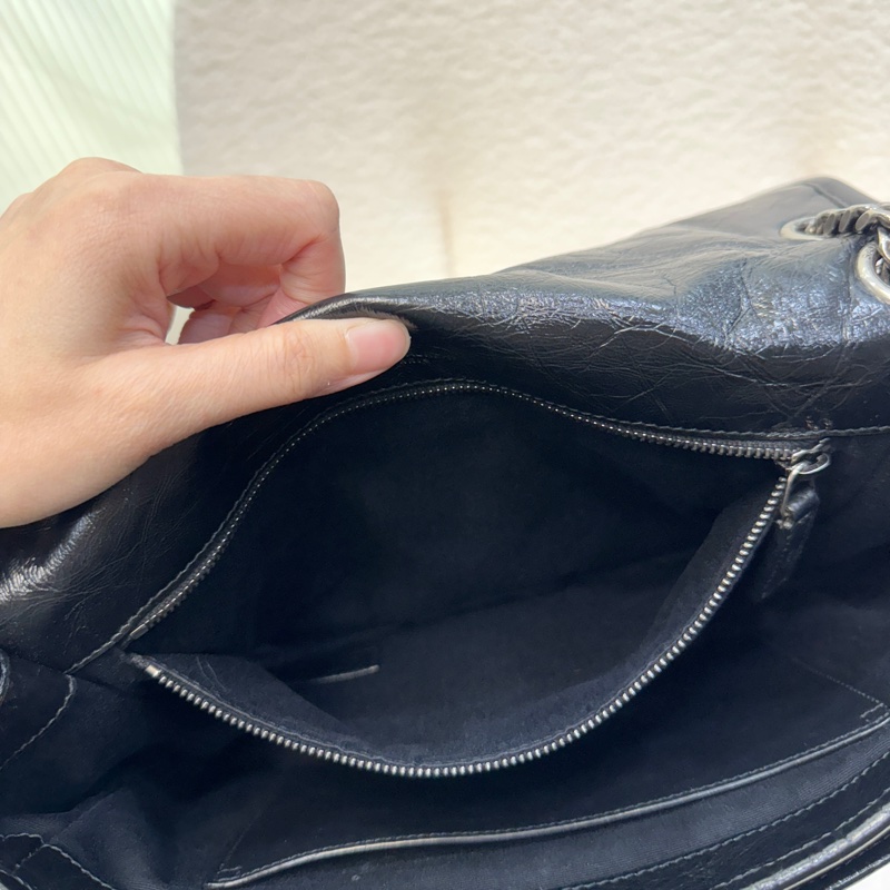 🩶聖羅蘭Niki YSL 黑色黑釦揉製牛皮復古銀鍊NIKI中號6331580-17