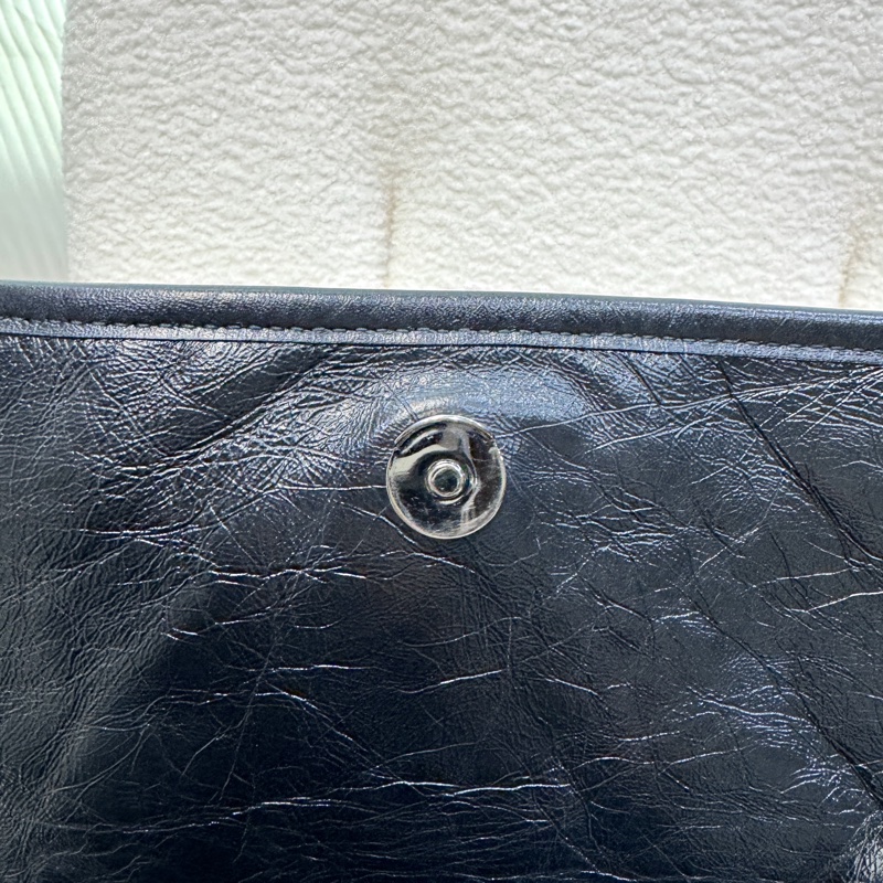 🩶聖羅蘭Niki YSL 黑色黑釦揉製牛皮復古銀鍊NIKI中號6331580-23