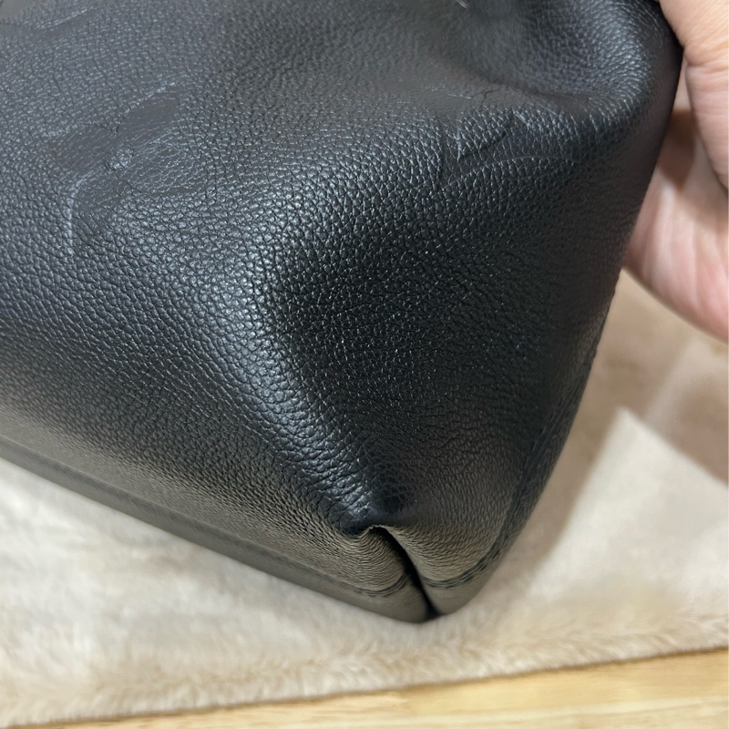#近新 晶片款 Louis Vuitton Empreinte Monogram Giant LV Bundle黑色手提包 壓紋皮革-11