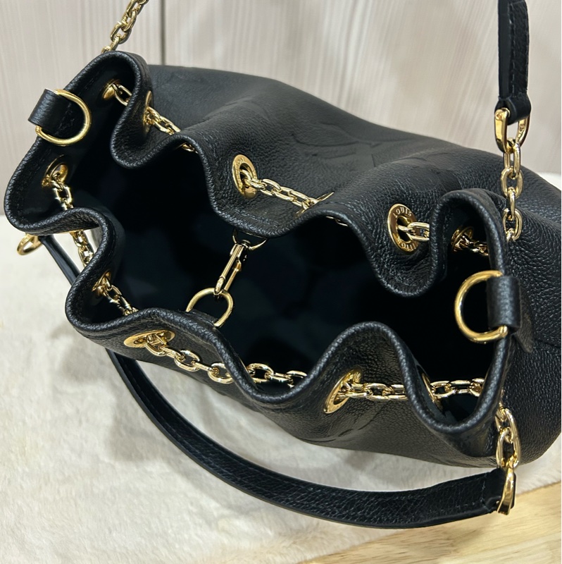 #近新 晶片款 Louis Vuitton Empreinte Monogram Giant LV Bundle黑色手提包 壓紋皮革-19