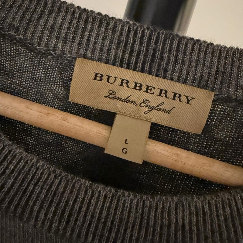 Burberry灰色戰馬喀什米爾長袖上衣/L-15