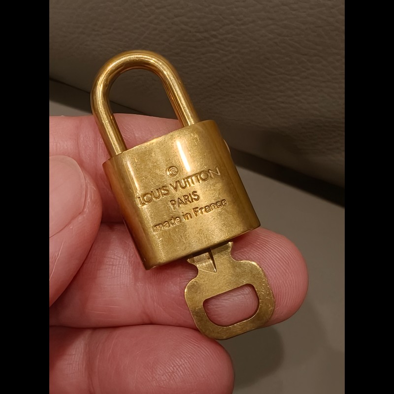 日本帶回中古vintage 絕版LV鑰匙扣，編號314-1