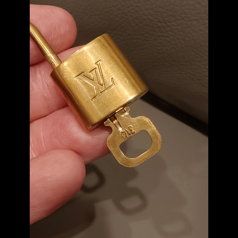 日本帶回中古vintage 絕版LV鑰匙扣，編號314-8