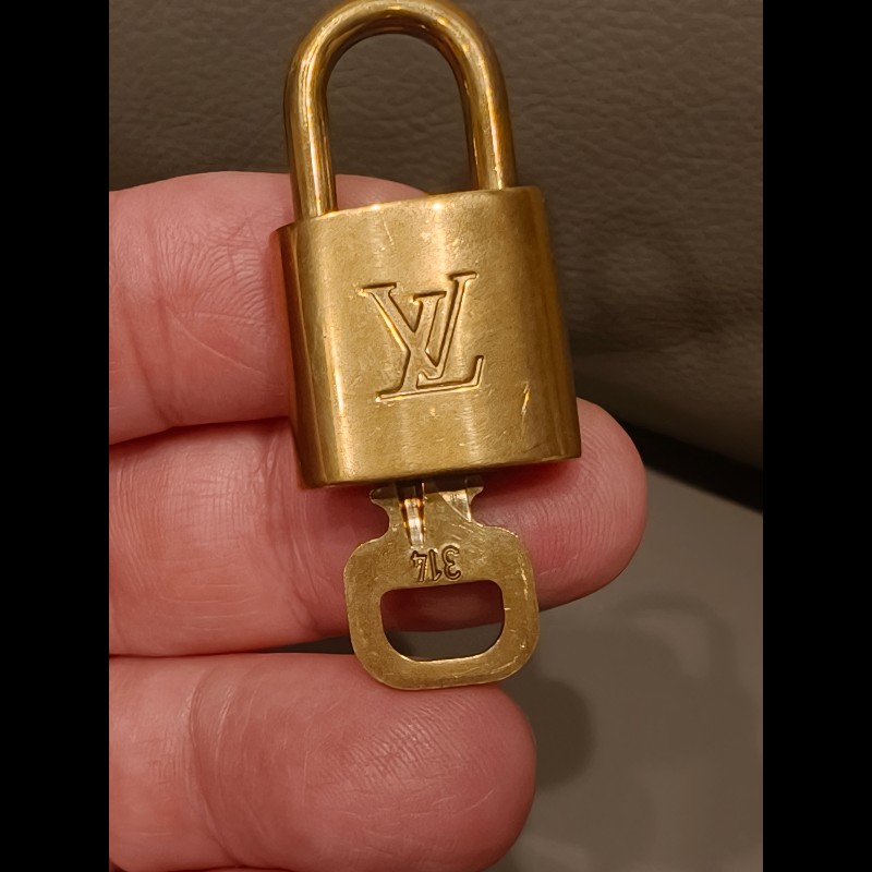 日本帶回中古vintage 絕版LV鑰匙扣，編號314-11