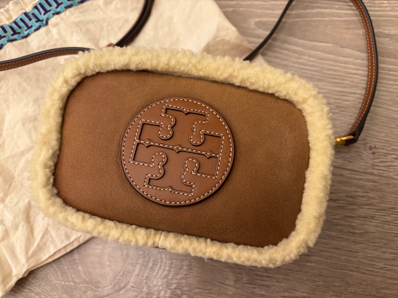Tory Burch Ella 羊皮毛相機包-2