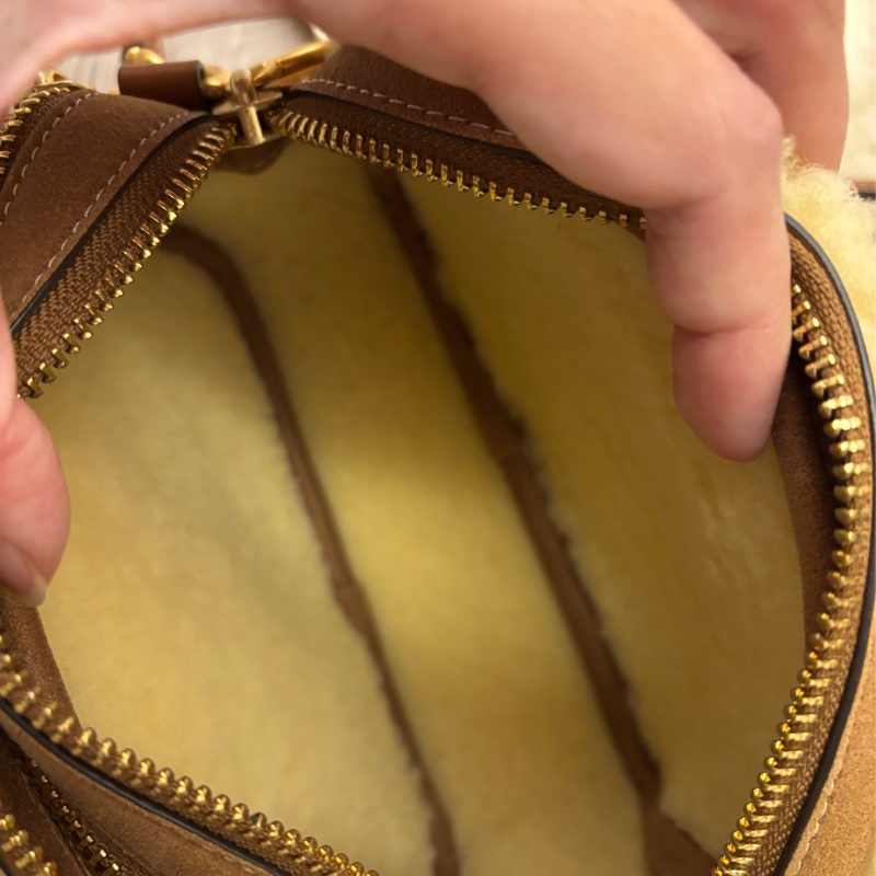 Tory Burch Ella 羊皮毛相機包-11