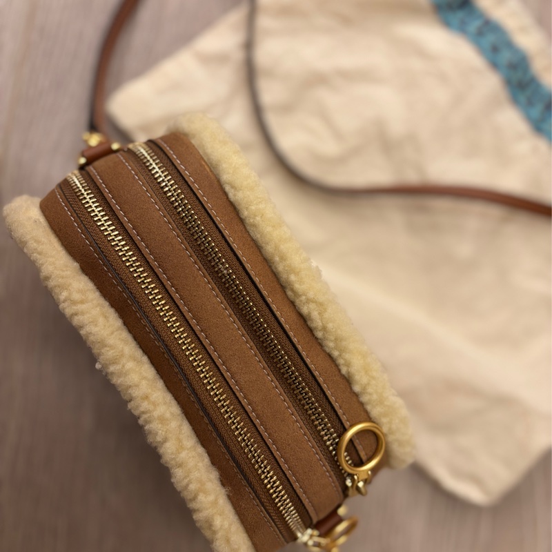 Tory Burch Ella 羊皮毛相機包-12