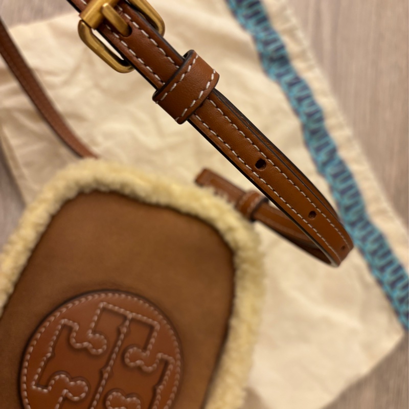 Tory Burch Ella 羊皮毛相機包-13