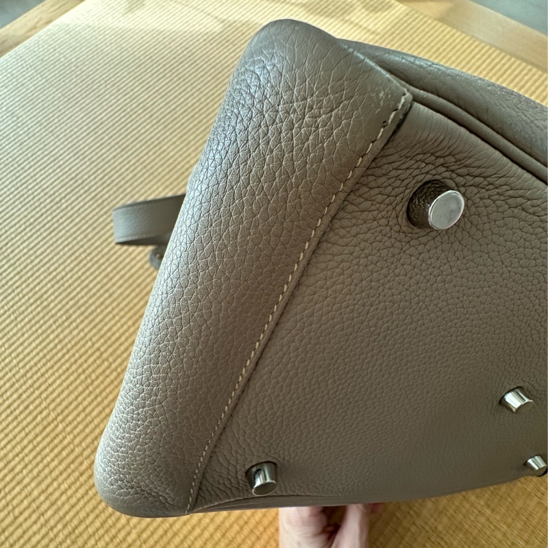 愛🐎人必備款/Hermès Lindy 30大象灰經典包（我30才叫Lindy好嗎😡!沒垂墜感沒三角粽子型的算什麼啦）-8