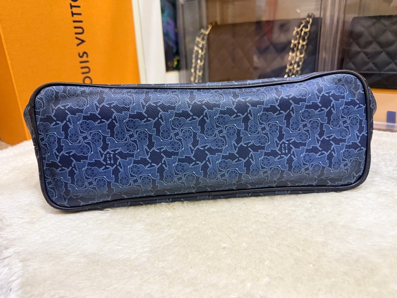 Celine 馬車老花滿版 never full小托特 防刮防潑水材質 可輕鬆上肩 自重蠻輕 平板 A4可放入-42