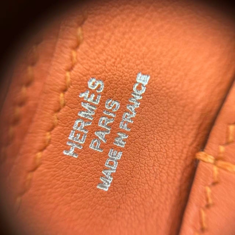 9成新 愛馬仕 Hermès Dogon 橘色皮革長夾 護照夾|經典扣帶圓釦・內含拉鍊零錢袋・可當手拿包-5