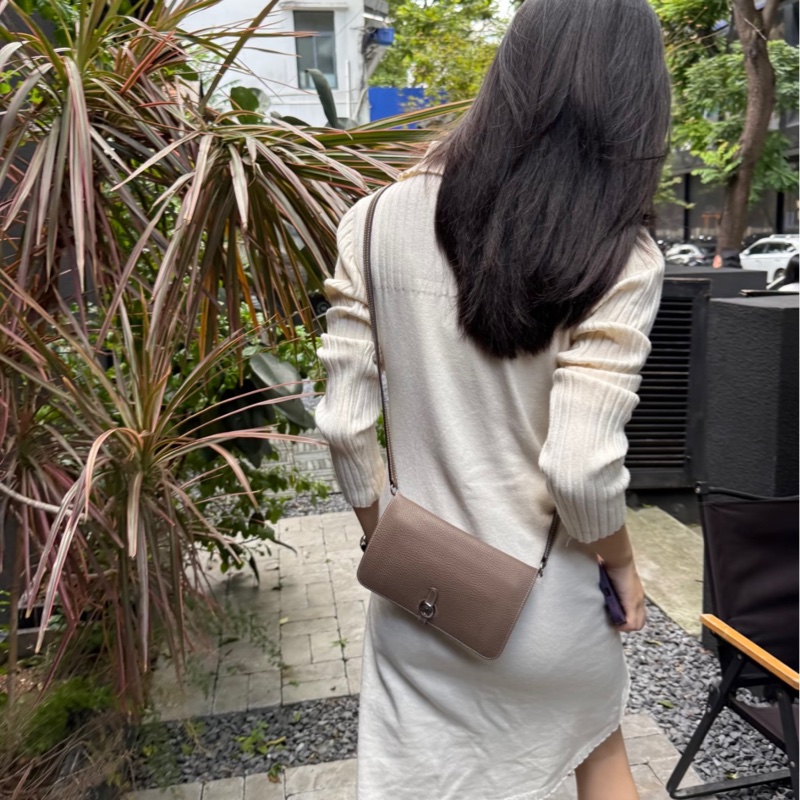 9成新 愛馬仕 Hermès Dogon 橘色皮革長夾 護照夾|經典扣帶圓釦・內含拉鍊零錢袋・可當手拿包-8