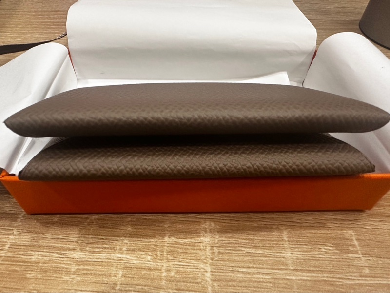 Hermes 愛馬仕 Calvi 卡包/卡片夾(大象灰 Etoupe x 牛皮 Epsom)全新 2025.12月購入-4