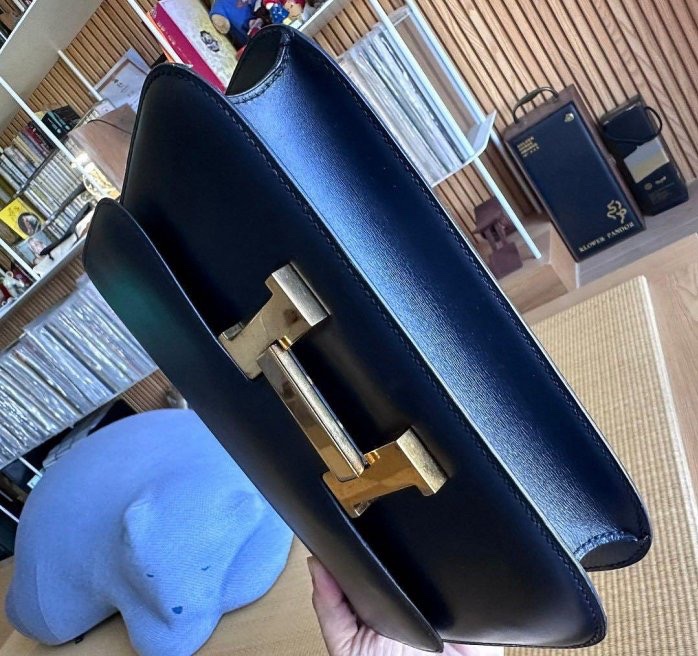 ❤️送Twilly❤️愛🐎人心中Hermes包款裏的太祖母—深藍金扣box 超值Hermès Constance (vintage)❤️-5