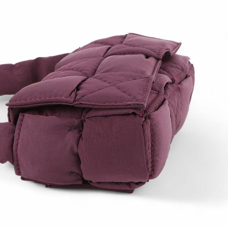 【包稅】BOTTEGA VENETA 帶襯墊的科技迷你卡帶腰包 679763-4