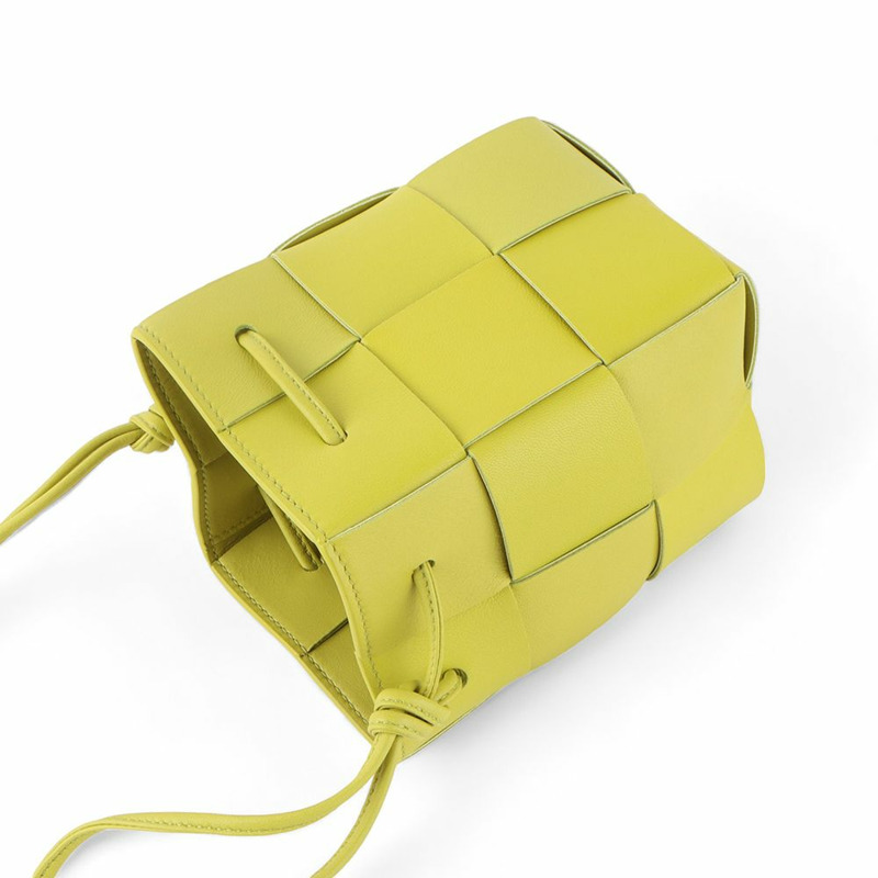 【包稅】BOTTEGA VENETA 迷你卡帶水桶斜背包 /32770-2-3