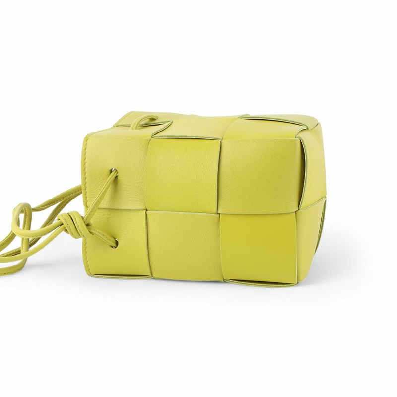 【包稅】BOTTEGA VENETA 迷你卡帶水桶斜背包 /32770-2-4