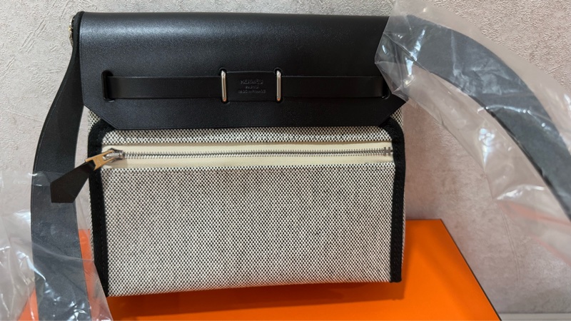 愛馬仕 Hermès mini herbag 20 熊貓黑銀 斜背包-5