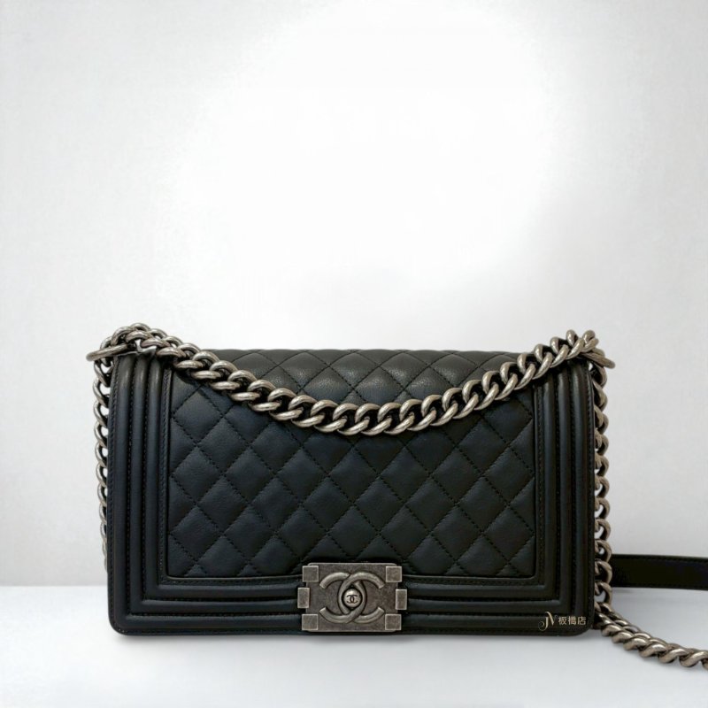CHANEL 包包 BOY 25 黑色菱格牛皮銀釦口蓋包 A67086-0