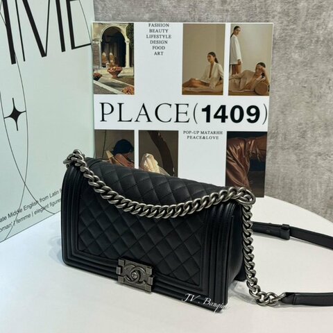 CHANEL 包包 BOY 25 黑色菱格牛皮銀釦口蓋包 A67086