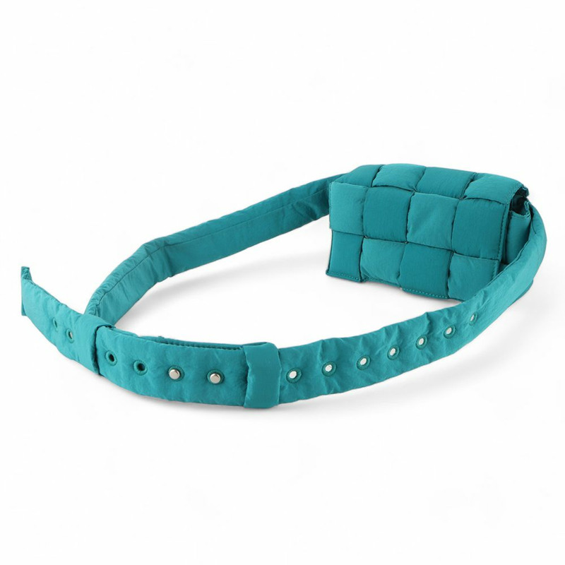 【包稅】BOTTEGA VENETA 帶襯墊的科技迷你卡帶腰包 679763 /32770--1