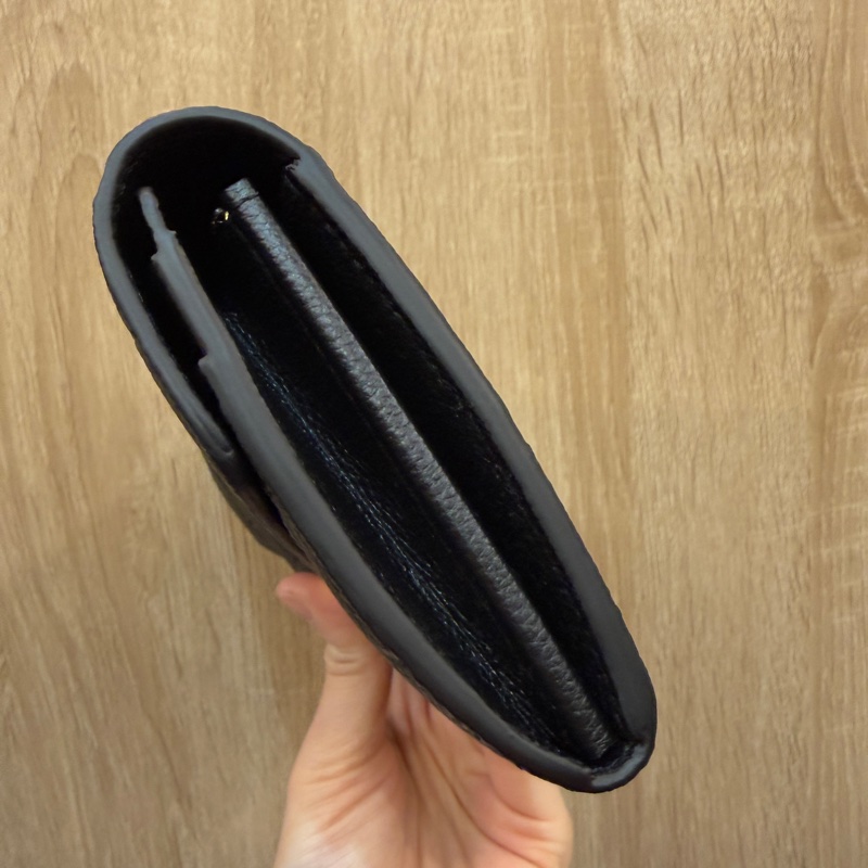 LV 黑牛皮壓紋Sarah長夾M82257-2