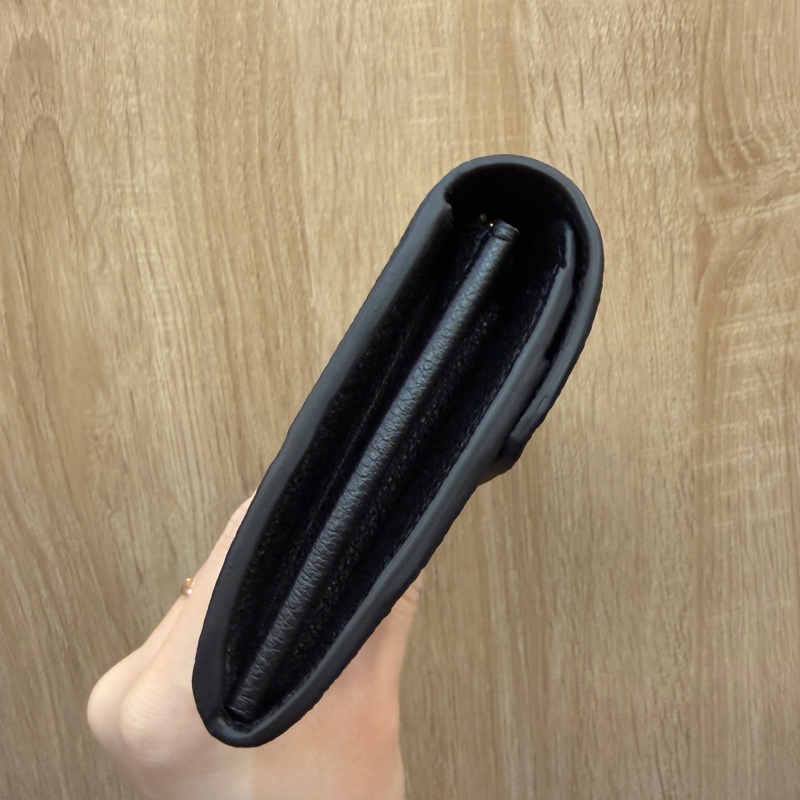 LV 黑牛皮壓紋Sarah長夾M82257-3