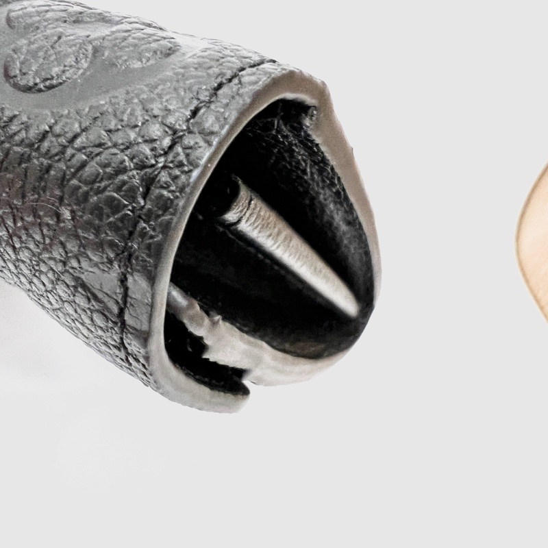 LV 黑牛皮壓紋Sarah下蓋16卡長夾M82257-8