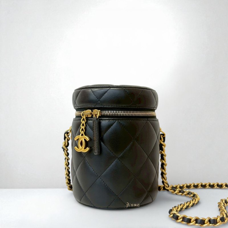 Chanel 黑色羊皮菱格圓桶金鍊肩背包AS2735-0