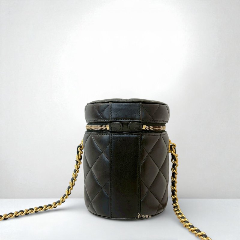 Chanel 黑色羊皮菱格圓桶金鍊肩背包AS2735-3